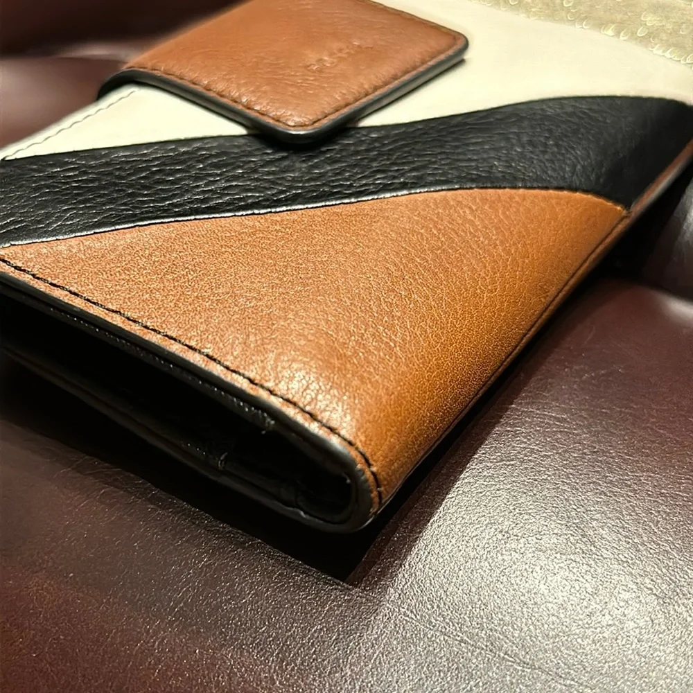 Fossil Madison Leather Wallet - Picture 9 of 16